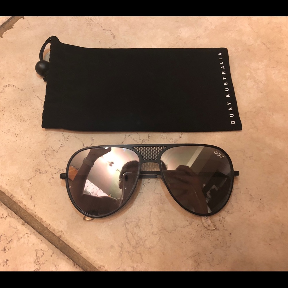 Quay X Kylie Iconic in black EUC